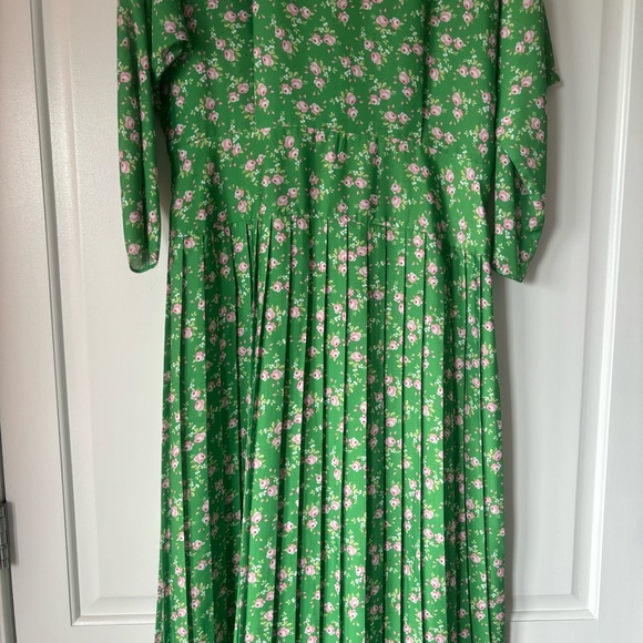 ASOS Green Silky Midi Pleated Dress. Vintage looking w/ Velvet Buttons Size 14. - Picture 4 of 8